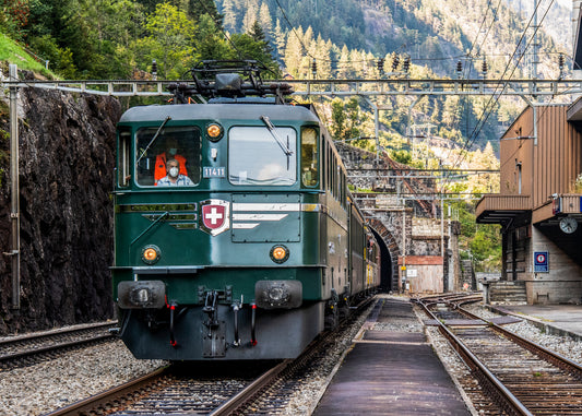 SBB Historic Ae 6/6 11411 med udflugtstog