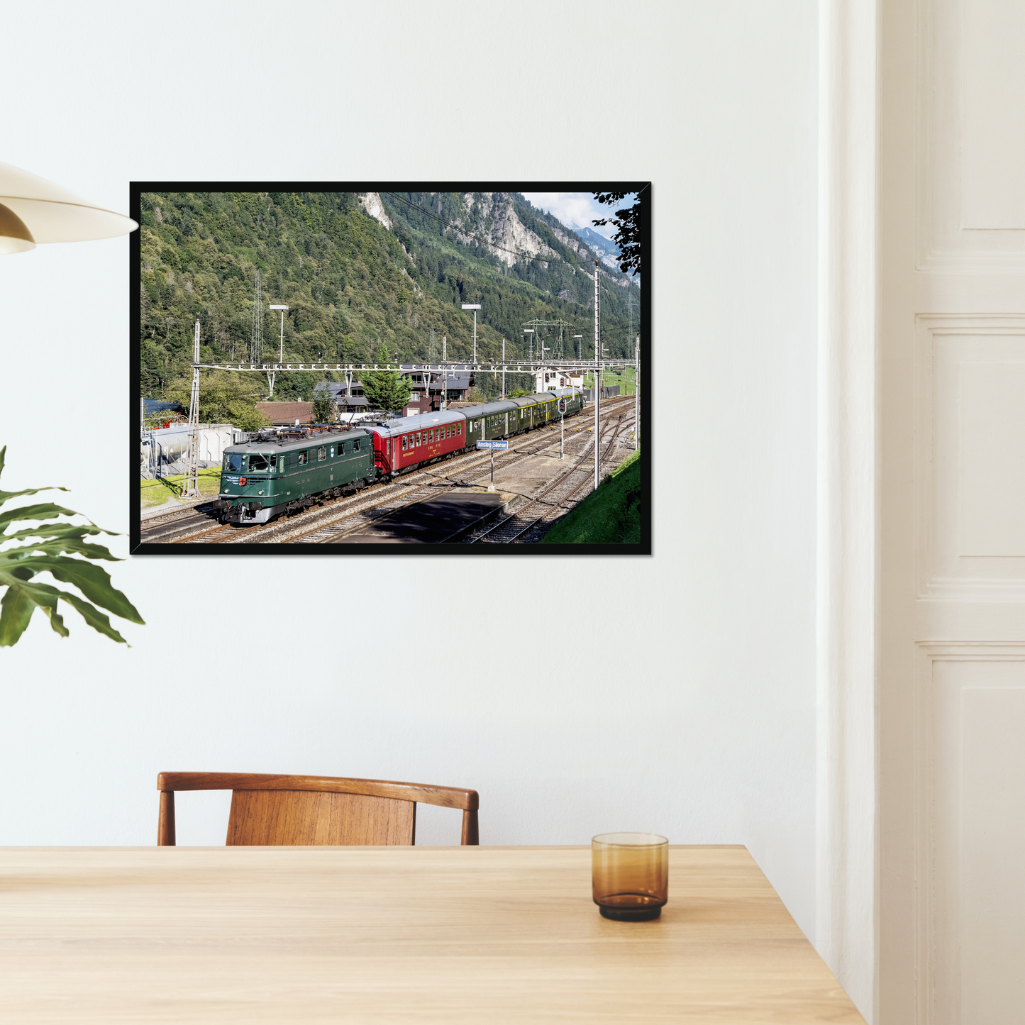 SBB Historic Ae 6/6 11411 med udflugtstog i Amsteg-Silenen